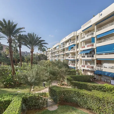 Junto Al Mar Costa *