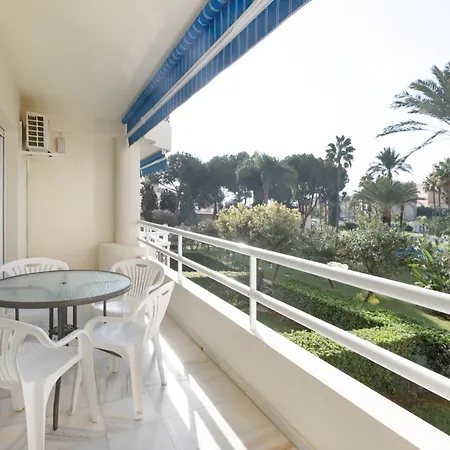 Junto Al Mar Costa *