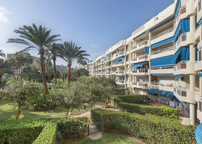 Junto Al Mar Costa *