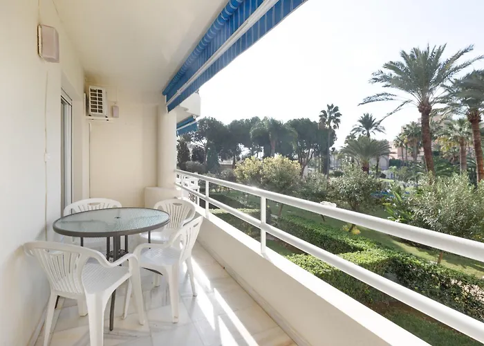 Junto Al Mar Costa *