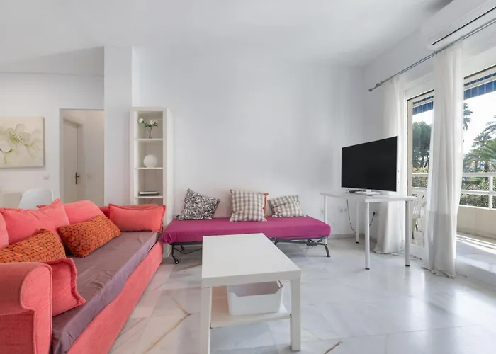 Junto Al Mar Costa *